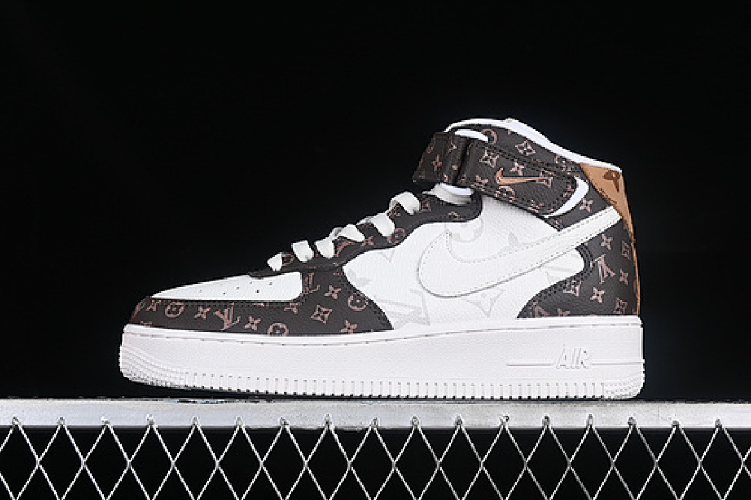Nike Nike [DV0688-100]-[AIR FORCE 1 07 MID L*V OFF WHITE/BROWN]-[WOMAN:36-39]-[MAN:40-45], photo 1
