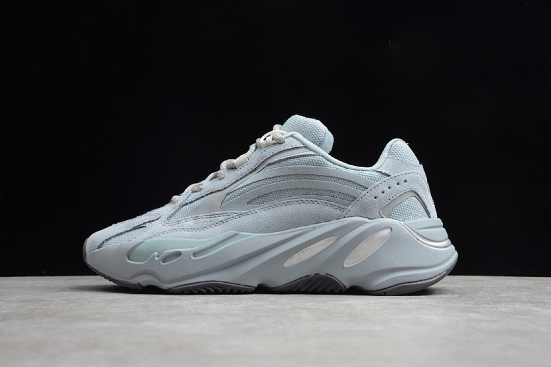 On Running Adidas GT YEEZY BOOST 700 V2 HOSPITAL BLUE/GREY · FV8424, photo 1