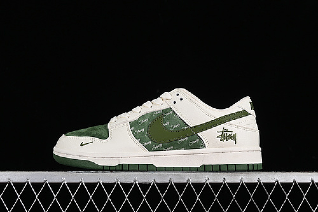 Nike DUNK LOW SB GREEN/WHITE · CF3688-008, photo 1