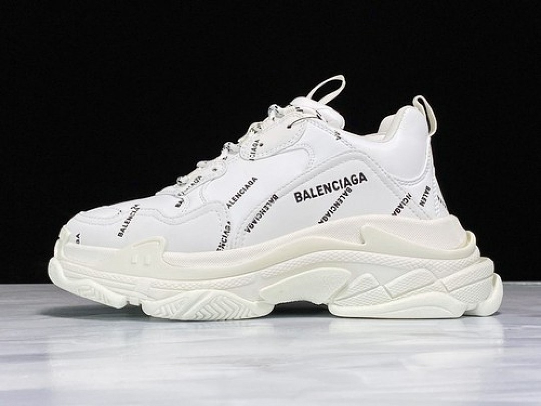 On Running [PLUS TRIPLE-S CLEAR SOLE TRAINERS WHITE/WHITE/BLACK]-[WOMAN:35-39]-[MAN:40-45], photo 1