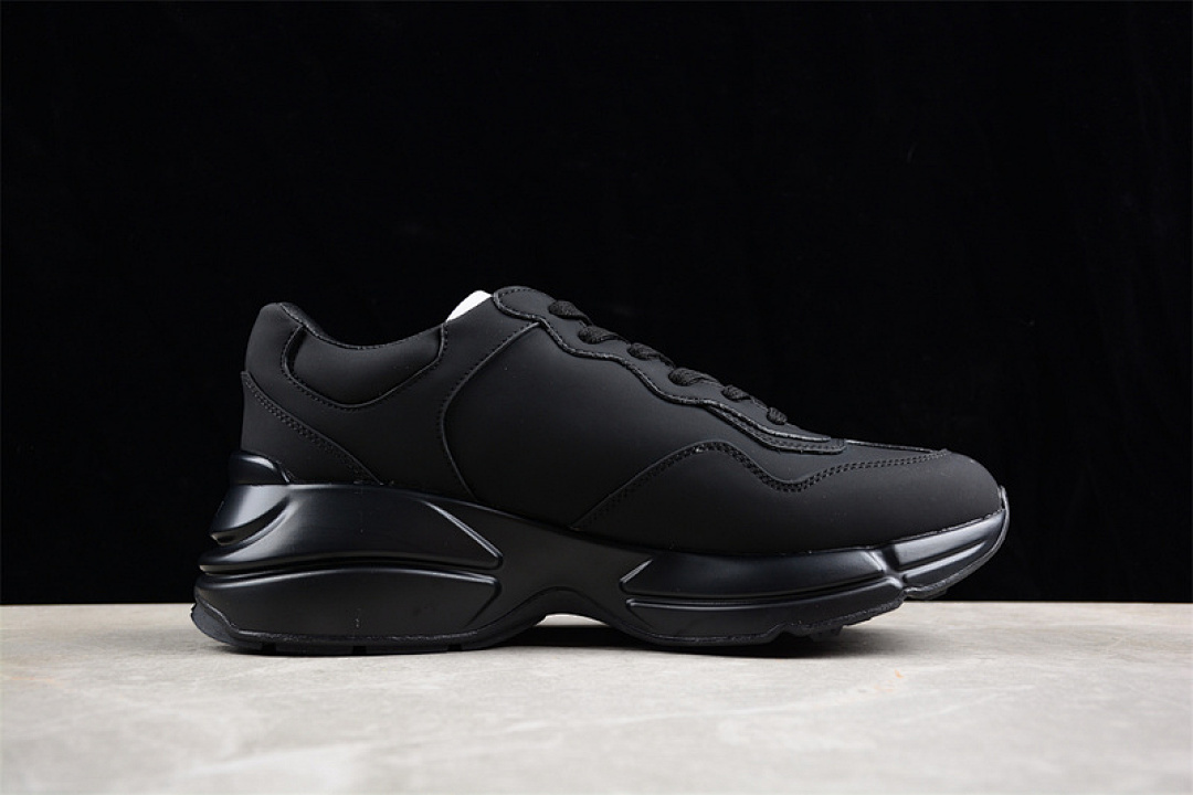 On Running [GU*CCI BLACK/WHITE]-[WOMAN:35-39]-[MAN:40-45] - Image 11