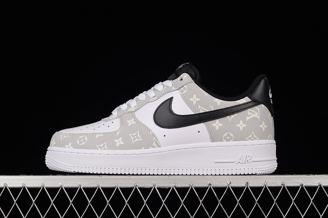 Nike [BQ8988-108]-[L*V X AIR FORCE 1 07 LOW WHITE/GREY/BLACK]-[WOMAN:36-39]-[MAN:40-45], photo 1