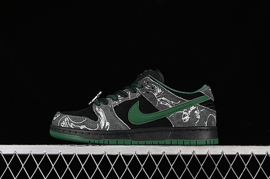Unbranded [HF7743-001]-[THERE SKATEBOARDS X NK SB DUNK LOW BLACK/GORGE GREEN/SUMMIT WHITE]-[UNISEX:36-47], photo 1