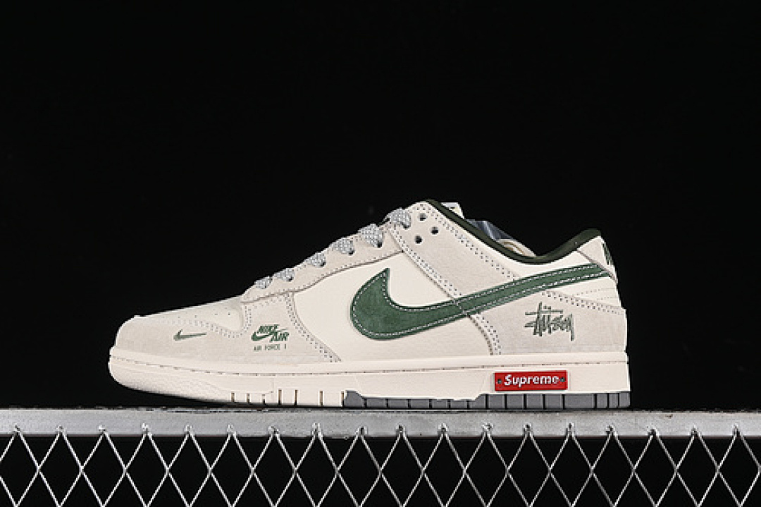Supreme [SJ2068-303]-[SB DUNK LOW SUPREME OFF WHITE/GREY/GREEN]-[WOMAN:36-39]-[MAN:40-45], photo 1