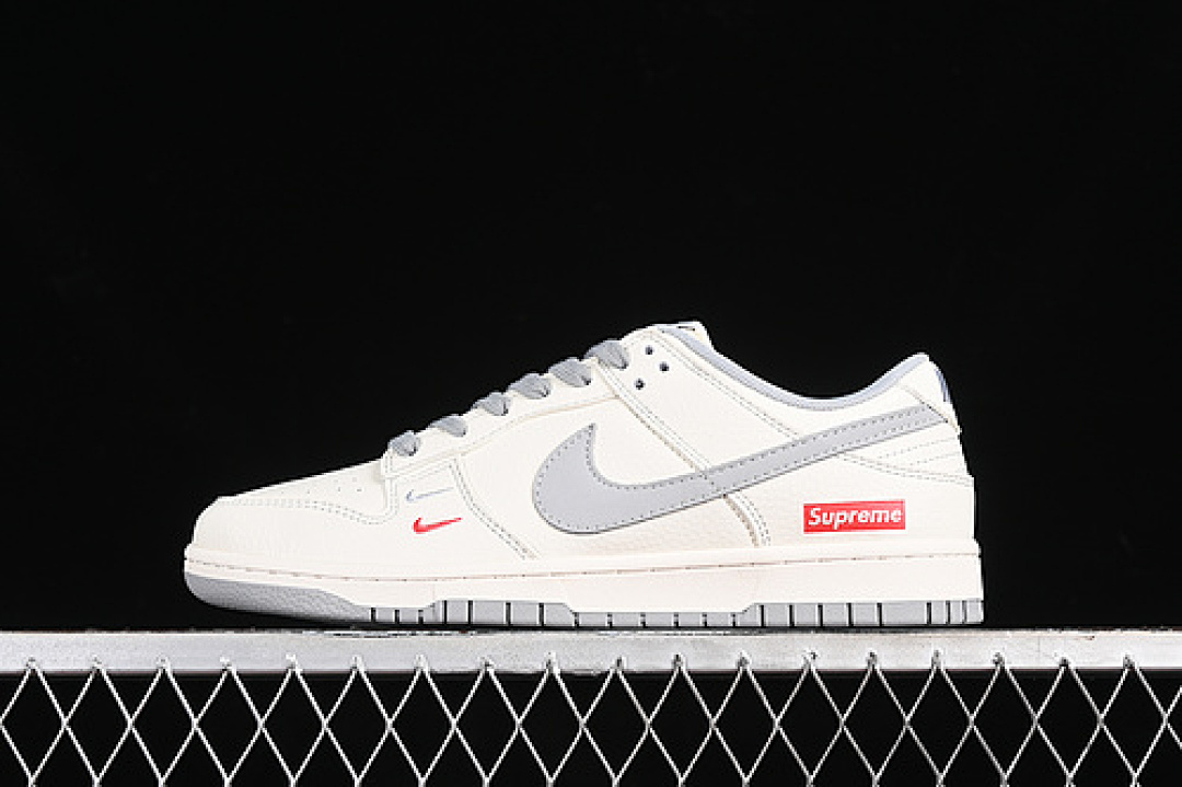 Supreme [XX2025-317]-[SB DUNK LOW SUPREME OFF WHITE/GREY]-[WOMAN:36-39]-[MAN:40-45], photo 1