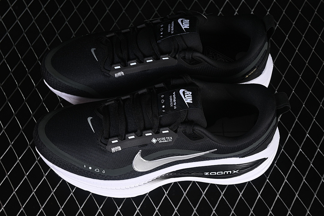 Nike [HQ7001-002]-[VOMERO 18 GORE-TEX BLACK/WHITE/METALLIC SILVER]-[WOMAN:36-39]-[MAN:40-46] - Image 11