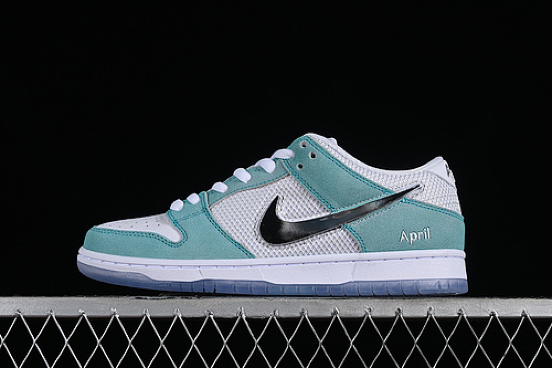 Unbranded [FD2562-400]-[APRIL SKATEBOARDS SB DUNK LOW TURBO GREEN/METALLIC SILVER/TURBO GREEN]-[36-47.5], photo 1
