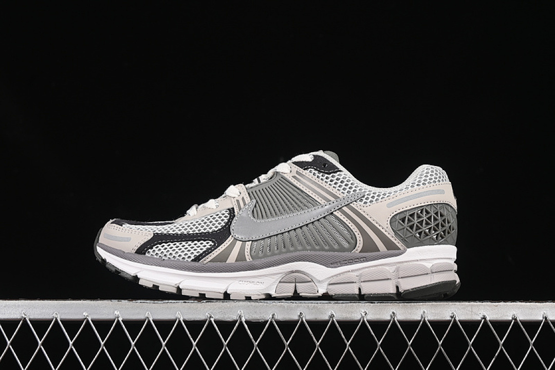 Nike [FD0791-012]-[ZOOM VOMERO 5 SP LIGHT IRON ORE/METALLIC SILVER/PHOTON DUST/FLAT PEWTER/WHITE], photo 1
