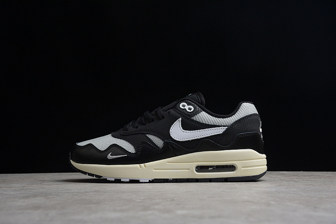 Patta [DQ0299-001]-[PATTA X AIR MAX 1 METALLIC SILVER/WHITE/BLACK/COCONUT MILK]-[UNSIEX:36-45], photo 1