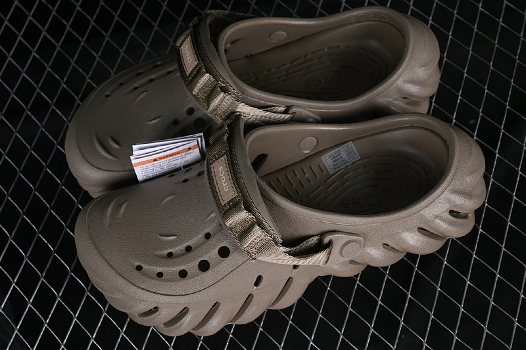 Crocs [SALEHE BEMBURY X CROCS POLLE CLOG KHAKI/CROCS KHAKI]-[UNISEX:36-46] - Image 6