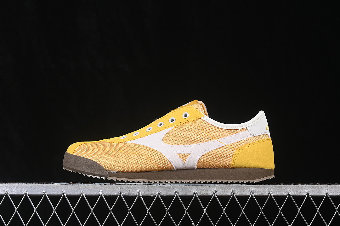 Mizuno Mizuno LG 60S SLIP ON CASUAL LIFE SHOES YELLOW/YELLOW · D1GH240216, photo 1