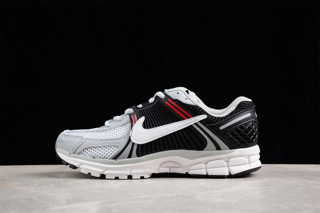 Nike [FD0533-066]-[ZOOM VOMERO 5 SP WHITE/BLACK/GREY/RED]-[WOMAN:36-39]-[MAN:40-45] - Image 15