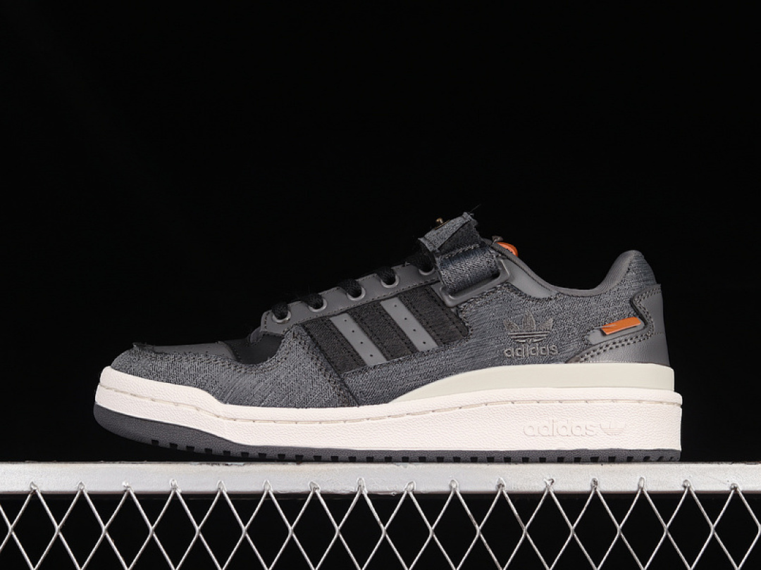 FORUM 84 LOW SHOES CORE BLACK/CLOUD WHITE/DARK GREY · HQ6335, photo 1