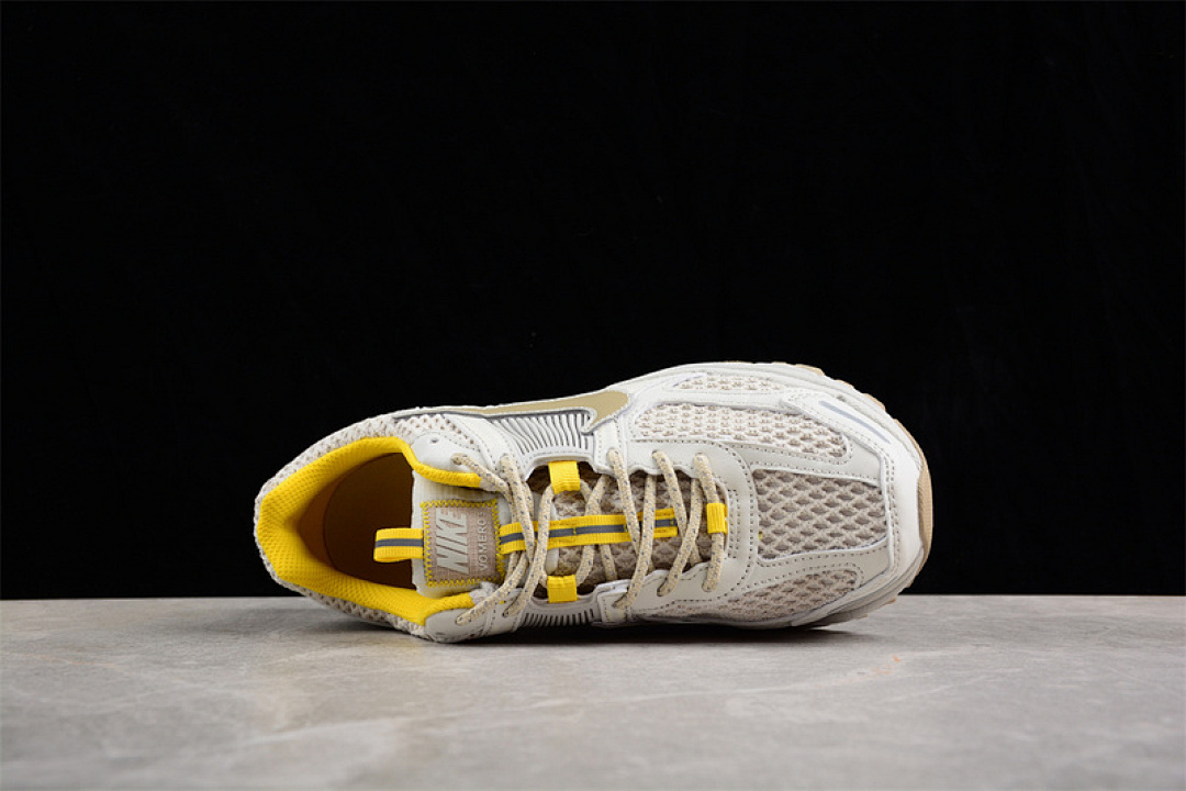 Nike [FJ7694-020]-[AIR ZOOM VOMERO 5 SP LIGHT BONE/SAIL/UNIVERSITY GOLD]-[UNISEX:36-45] - Image 13