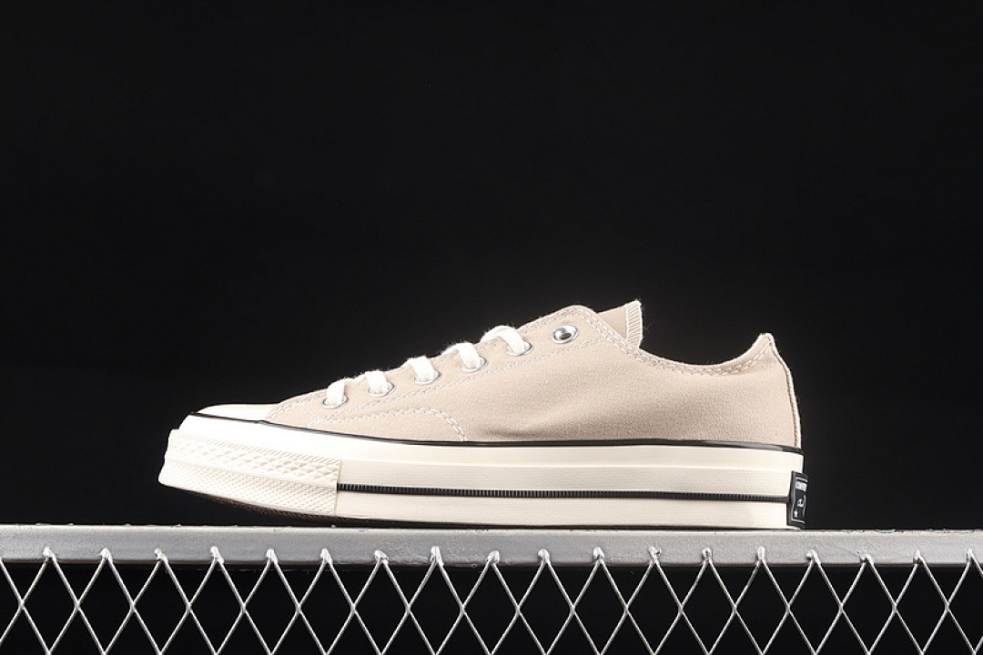 Converse [172680C]-[CHUCK TAYLOR ALL STAR 70S LOW BEIGE IVORY/WHITE/BLACK]-[WOMAN:35-39]-[MAN:40-44], photo 1
