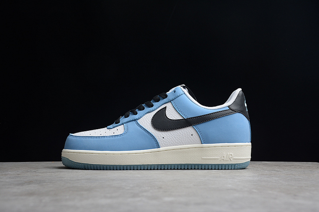 Nike Nike AIR FORCE 1 07 LOW UNIVERSITY BLUE/WHITE/BLACK · 556088-136, photo 1