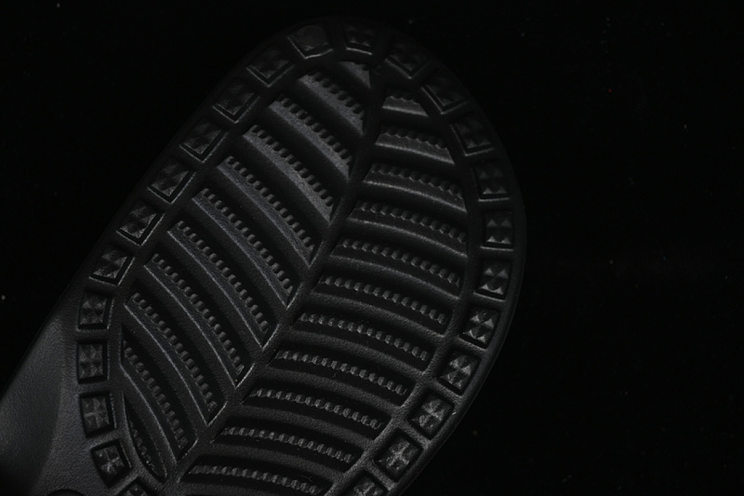Crocs [CROCS CLASSIC SIMPLE CASUAL BEACH HOLE SLIPPERS SANDALS BLACK]-[WOMAN:34-40] - Image 2