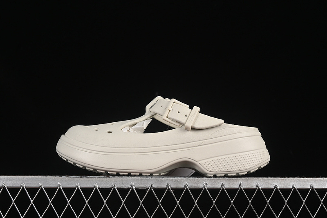 Crocs Crocs [ CLASSIC SIMPLE CASUAL BEACH HOLE SLIPPERS SANDALS WHITE]-[WOMAN:34-40], photo 1