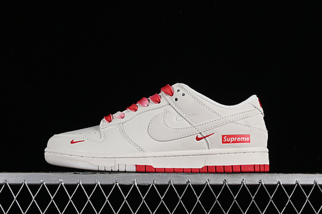 Supreme Nike SUPREME X DUNK LOW SB WHITE/RED · BB8657-107, photo 1
