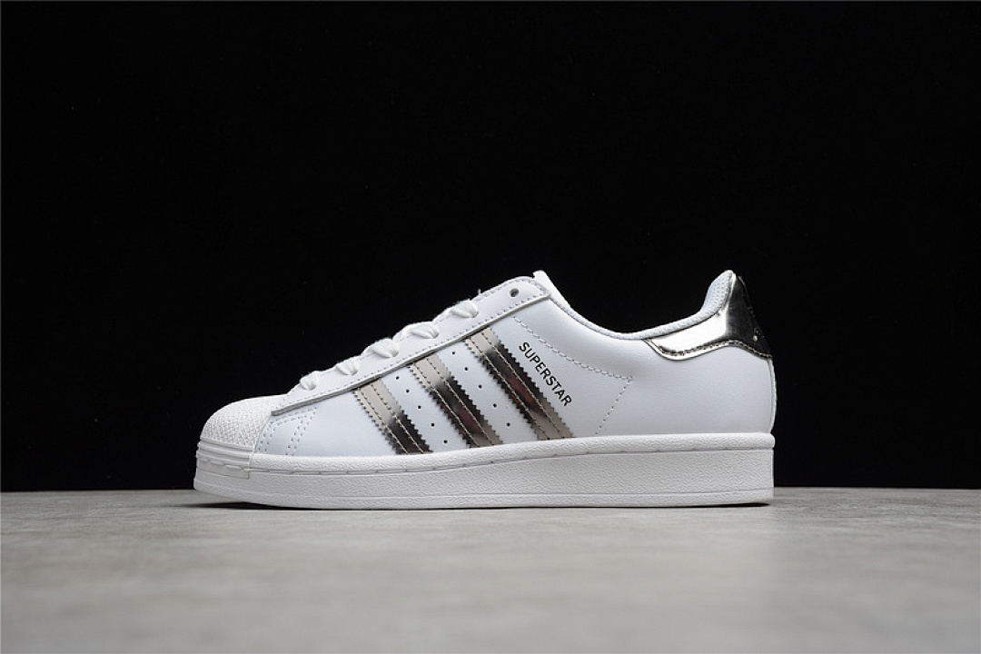 Adidas SUPERSTAR METALLIC 3 STRIPES CLOUD WHITE/SILVER METALLIC/CORE BLACK · FW3915, photo 1