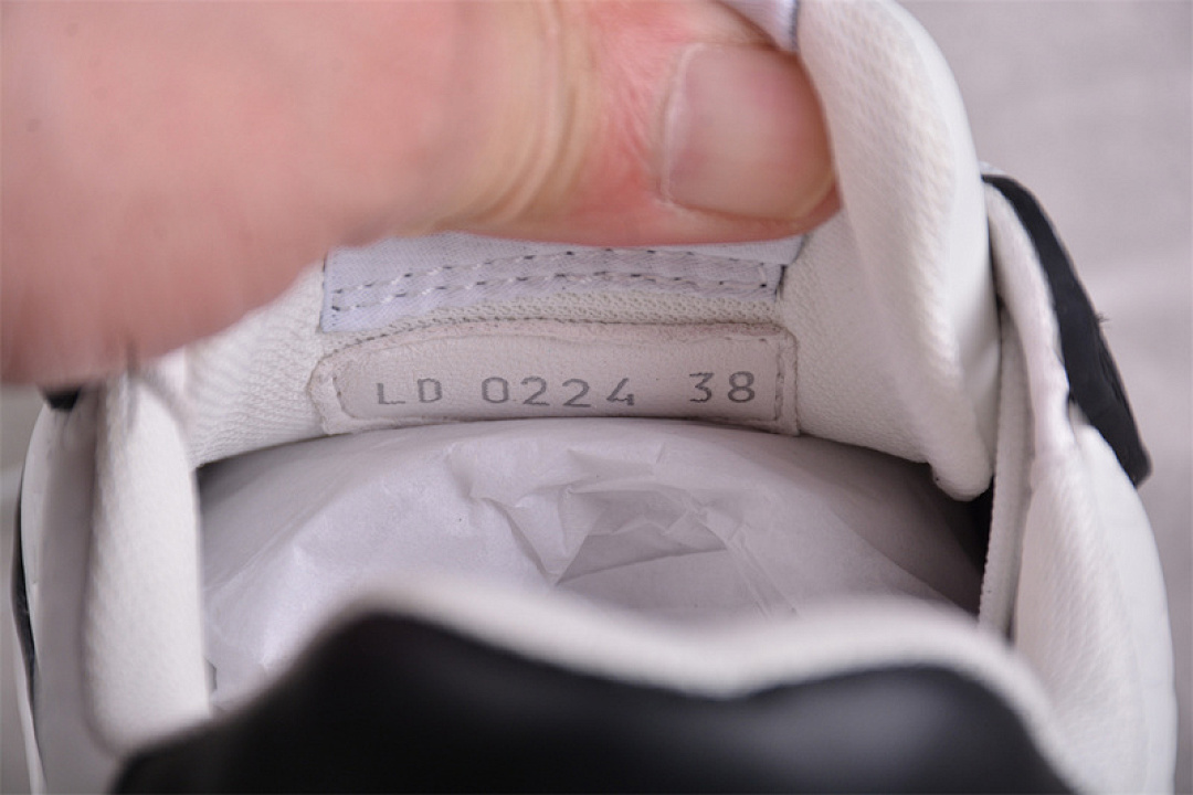 Louis Vuitton [L*V TRAINER STADIUM WHITE/BLACK]-[WOMAN:35-39]-[MAN:40-45] - Image 4