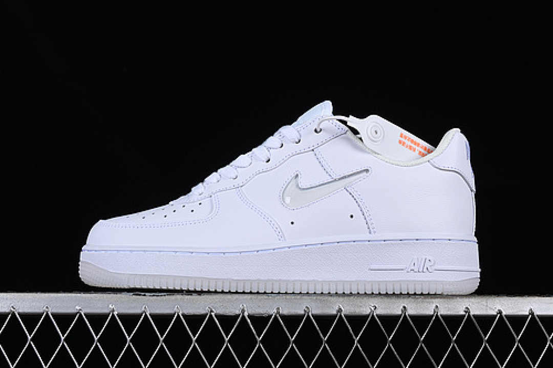 Nike Nike AIR FORCE 1 07 LOW ROYAL JEWEL WHITE/SILVER · FN5924-100, photo 1