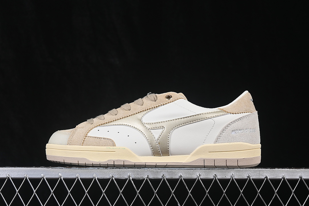 Mizuno Mizuno CT CLUB BREATHABLE CASUAL SNEAKERS LIGHT WHEAT/WHEAT · D1GH261012, photo 1