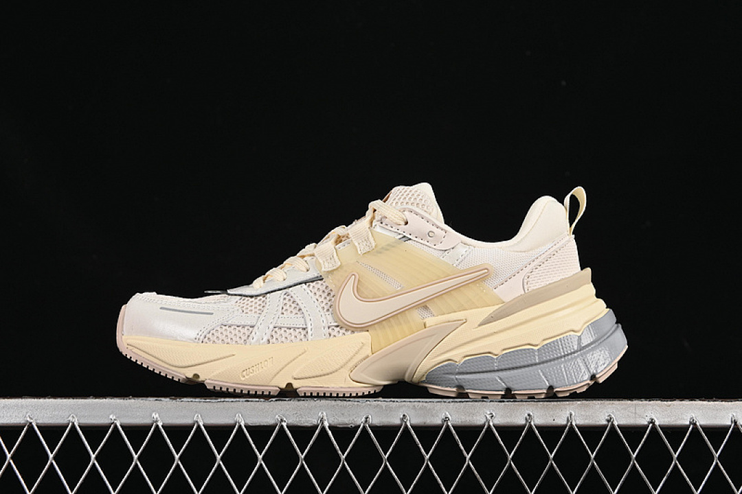 Unbranded [HO1512-110]-[V2K RUNTEKK RUN WHITE/BEIGE]-[WOMAN:35.5-39]-[MAN:40-45], photo 1