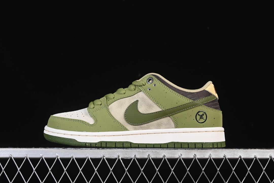 Nike YUTO HORIGOME X SB DUNK LOW GREY/GREEN · HF8022-300, photo 1