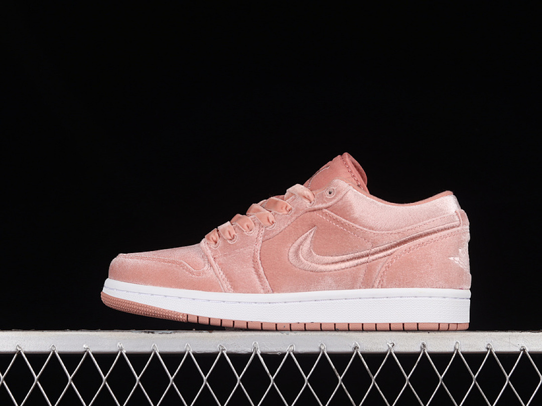 Jordan AIR Jordan 1 LOW SE PINK VELVET RUST PINK/RUST PINK/WHITE · DQ8396-600, photo 1