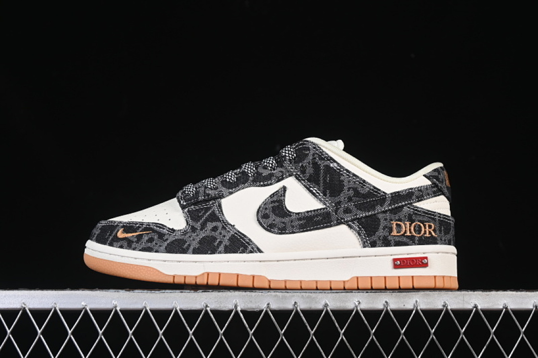 Nike SB DUNK LOW WHITE/BLACK · SD6688-001, photo 1