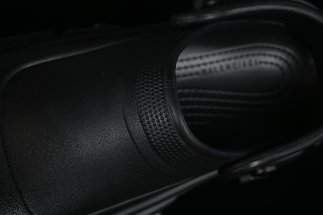 Balenciaga [W1S8N1010]-[BA*LEN*CIAGA HARDCROCS SLIDE BLACK]-[WOMAN:36-39]-[MAN:40-45] - Image 7