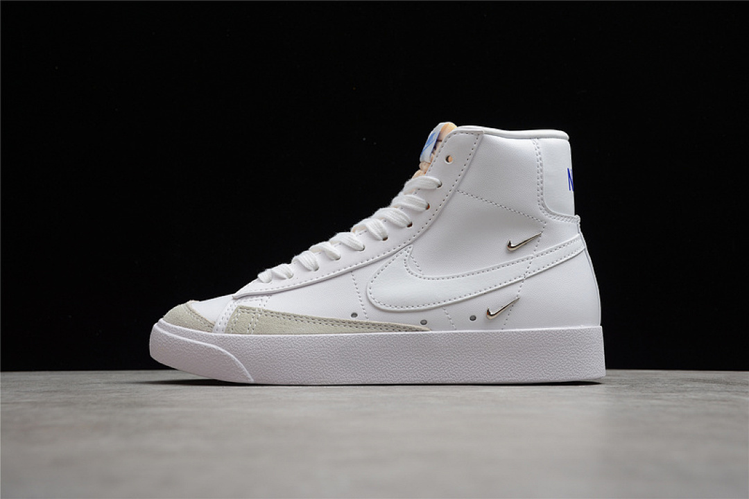 Nike BLAZER MID 77 SE SISTERHOOD WHITE/HYPER ROYAL/WHITE · CZ4627-100, photo 1