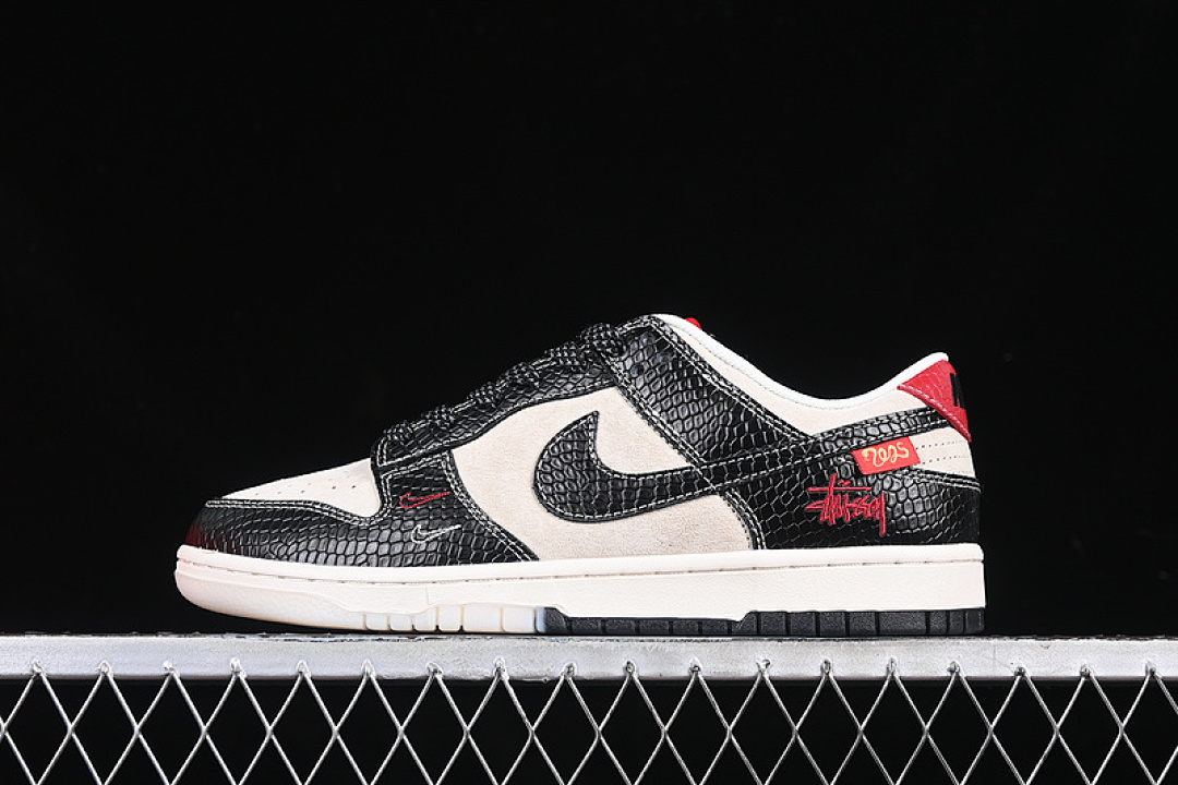 Unbranded [HH7518-031]-[SB DUNK LOW WHITE/BLACK/RED]-[WOMAN:36-39]-[MAN:40-45], photo 1