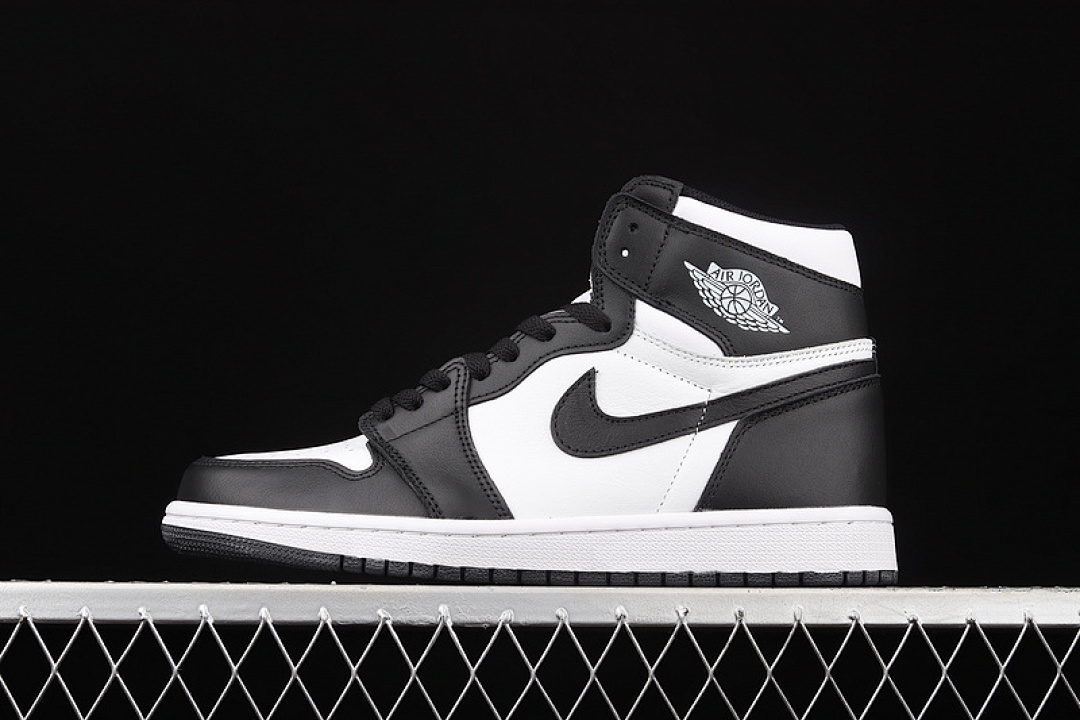 Jordan [555088-010]-[AIR JORDAN 1 RETRO HIGH OG BLACK/WHITE-BLACK]-[WOMAN:36-39]-[MAN:40-46], photo 1