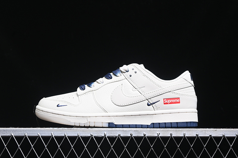 Supreme Nike SB DUNK LOW SUPREME WHITE/BLUE · BB8675-110, photo 1