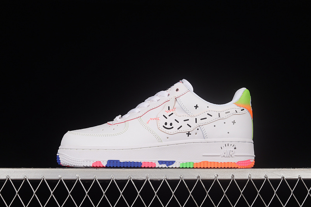 Nike Nike AIR FORCE 1 LOW 07 KIDS DRAWING GS WHITE/MULTI-COLOR · DV1366-111, photo 1