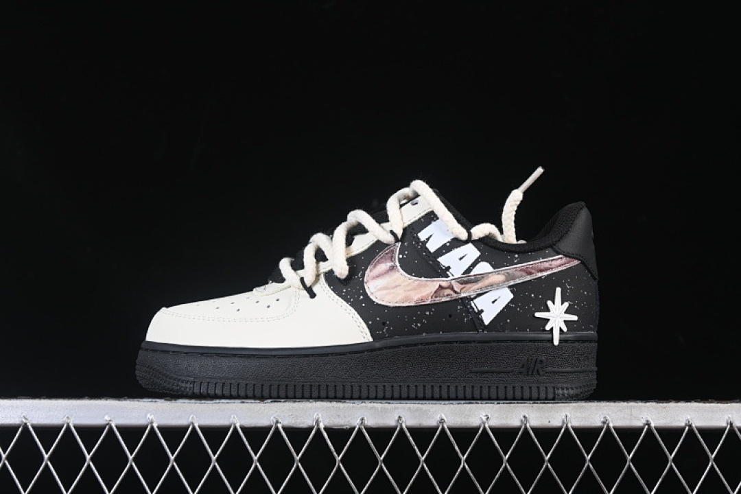Nike Nike AIR FORCE 1 07 LOW WHITE/BLACK · DX2920-001, photo 1