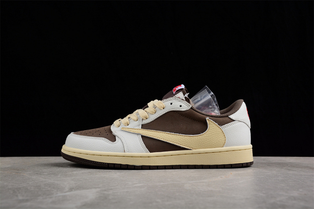 Jordan TRAVIS SCOTT FRAGMENT AIR Jordan 1 HIGH SAIL/UNIVERSITY RED/RIDGEROCK · DM7866-162, photo 1
