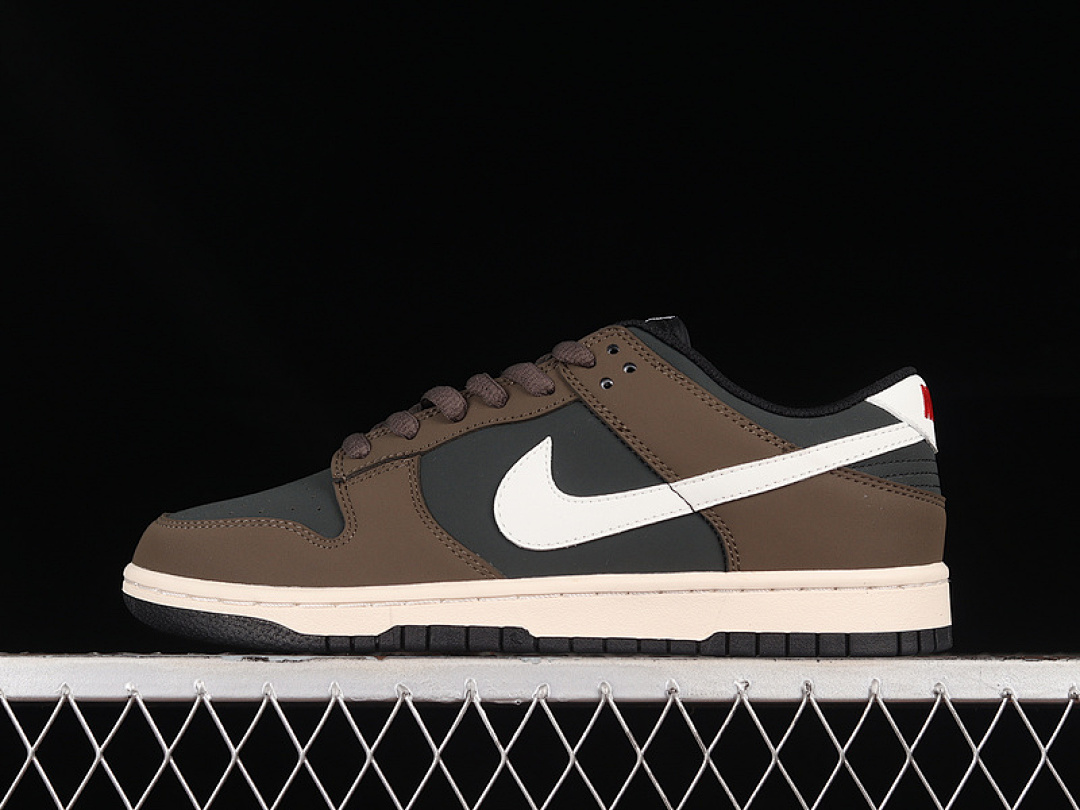 Unbranded [MG3656-038]-[OTOMO KATSUHIRO X SB DUNK LOW WHITE/BLACK/BROWN]-[WOMAN:36-39]-[MAN:40-45], photo 1