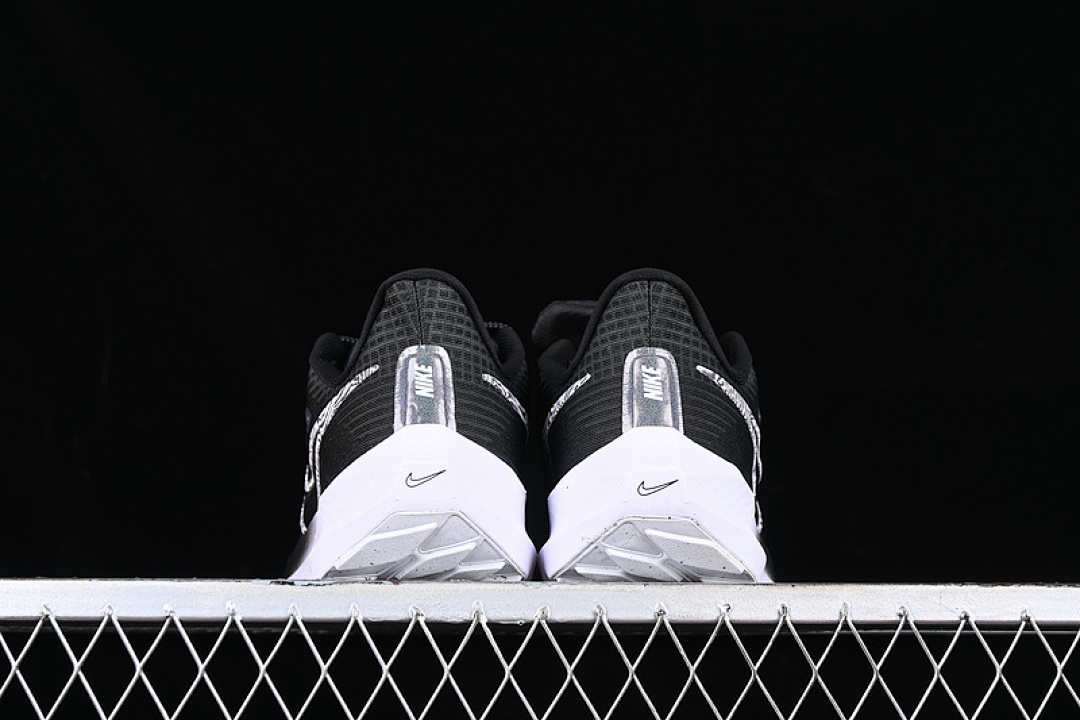 Nike [DR9619-001]-[AIR ZOOM PEGASUS 39 BLACK ZEBRA IRIDESCENT BLACK/WHITE]-[UNSIEX:36-45] - Image 4