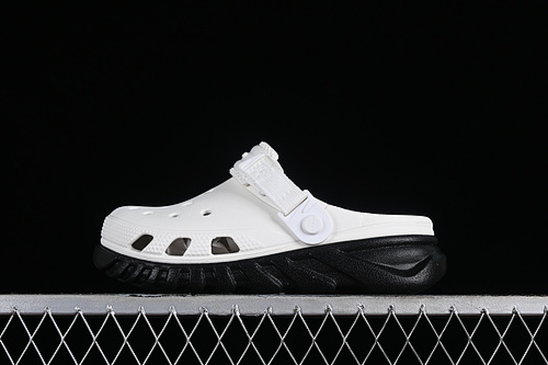 Crocs [CROCS DUET MAX CLOG WHITE/BLACK]-[WOMAN:36-39]-[MAN:40-46] - Image 2
