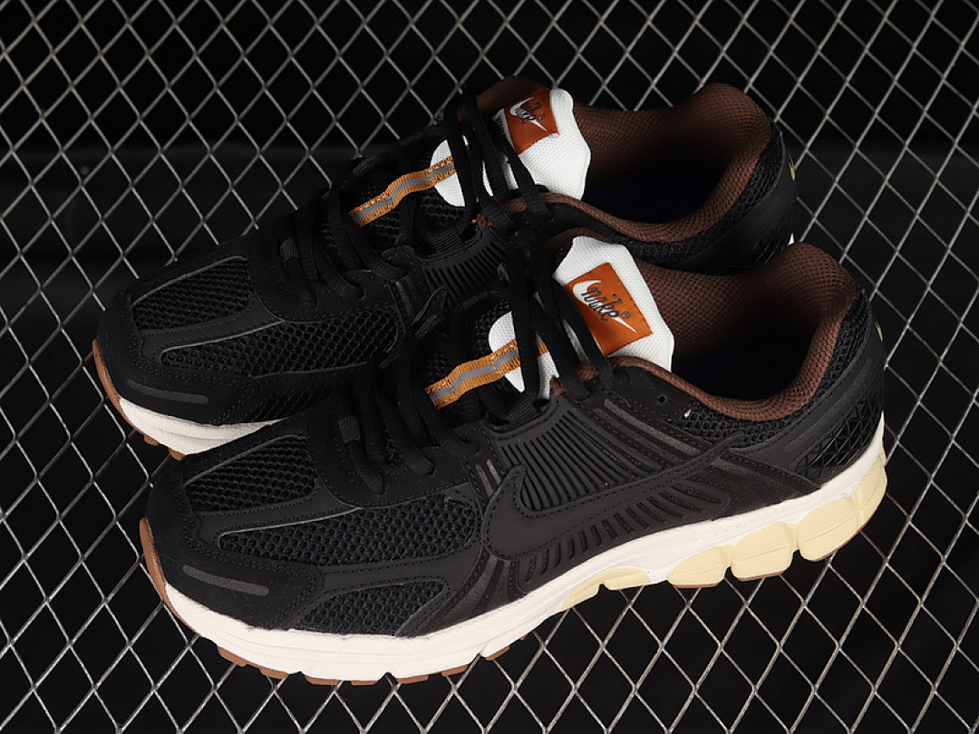 Nike [FD0533-010]-[ZOOM VOMERO 5 BLACK SESEME/COCONUT MILK]-[WOMAN:36-39]-[MAN:40-45] - Image 10