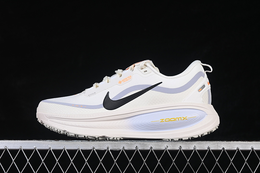 Nike Nike VOMERO 18 GORE-TEX WHITE/PURE PLATINUM · HQ7001-100, photo 1