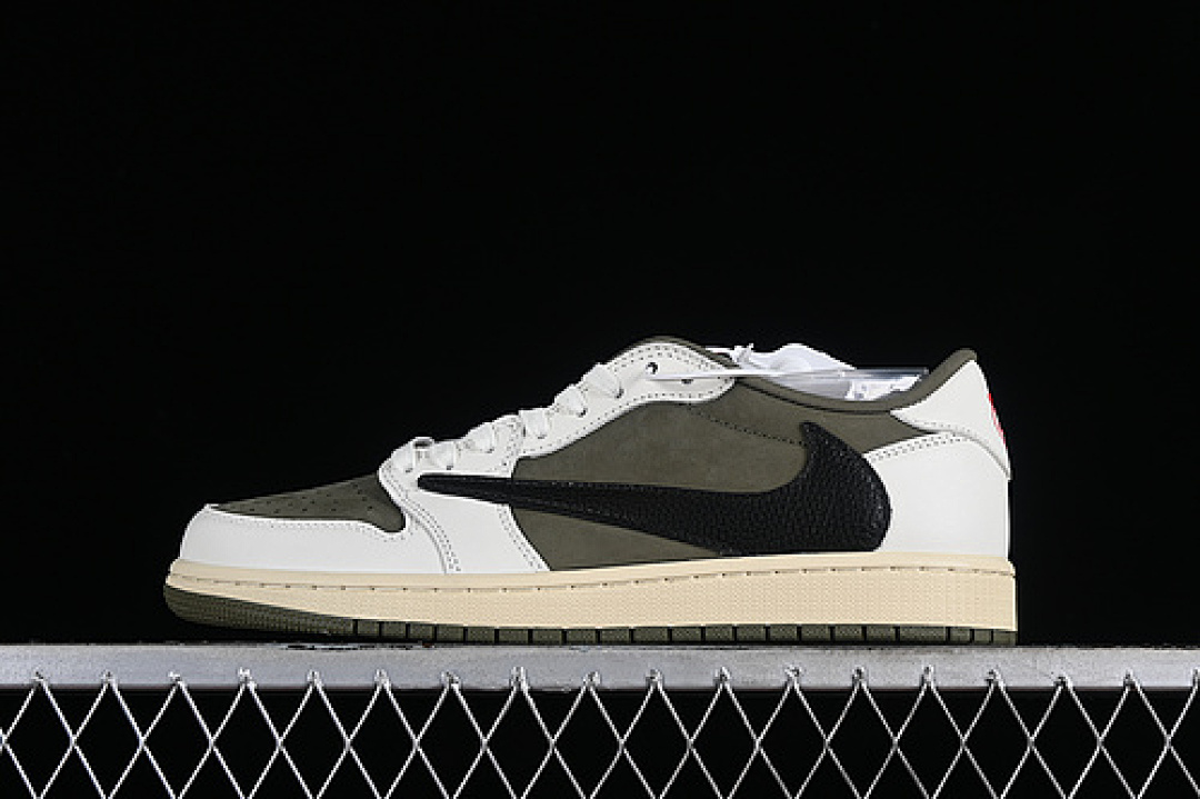 Jordan TRAVIS SCOTT X AIR Jordan 1 LOW OG MEDIUM OLIVE/BLACK/SAIL/MUSLIN · DM7866-200, photo 1