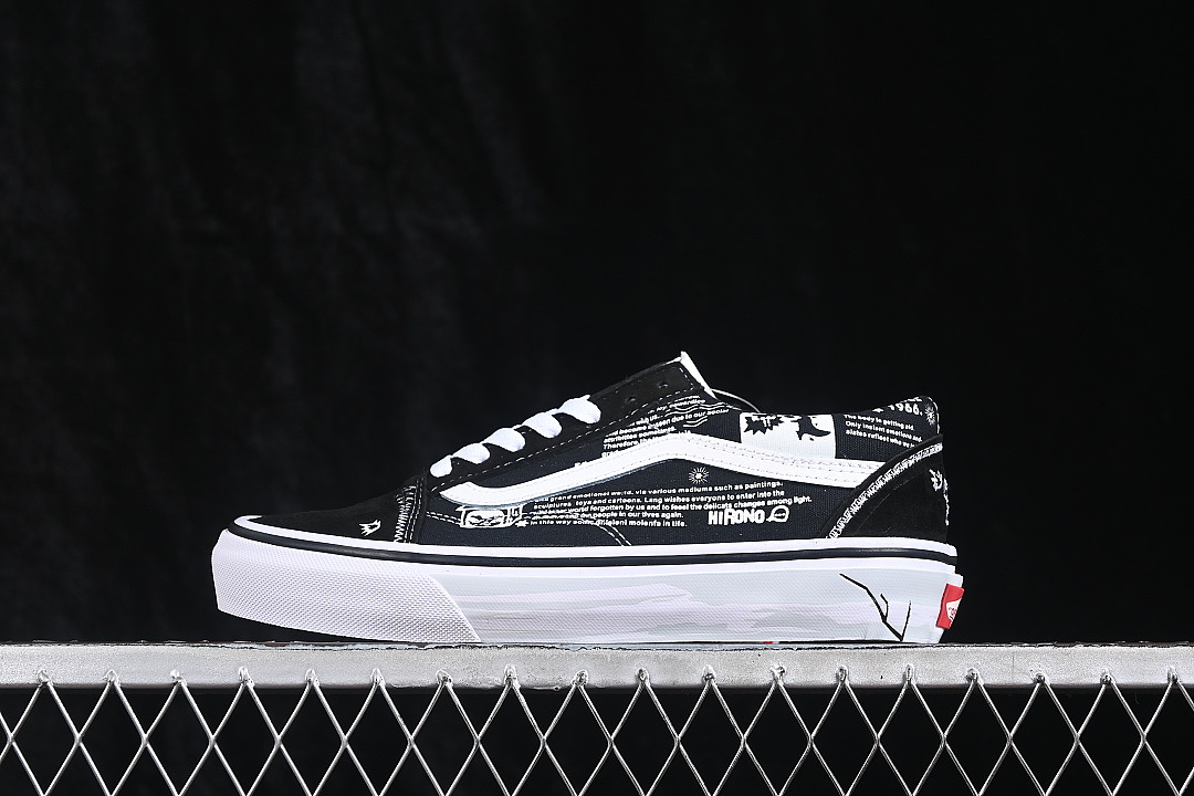 OLD SKOOL LOW TOP CASUAL SKATE SHOES BLACK/WHITE · VN00056239, photo 1