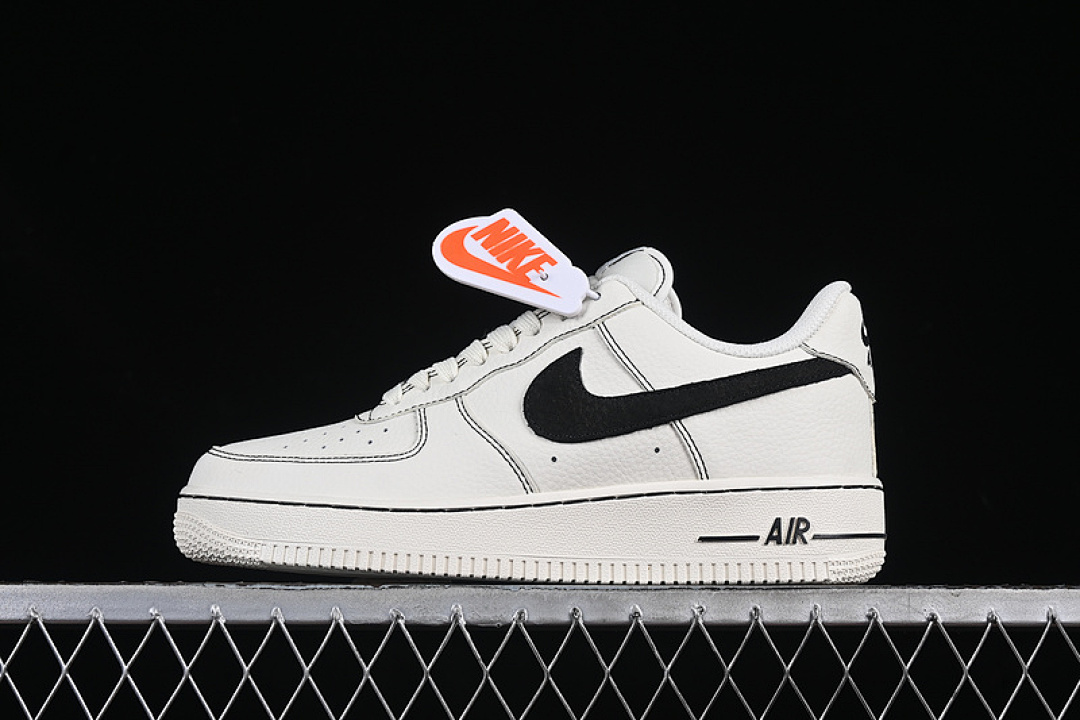 Nike [HQ2037-200]-[AIR FORCE 1 07 LOW LIGHT KHAKI/BLACK]-[WOMAN:35.5-39]-[MAN:40-45], photo 1