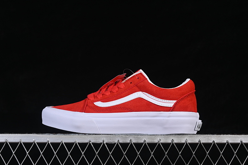 OLD SKOOL FRAYED CASUAL SKATEBOARDING SHOES RED/WHITE · VN000D9VCJE, photo 1