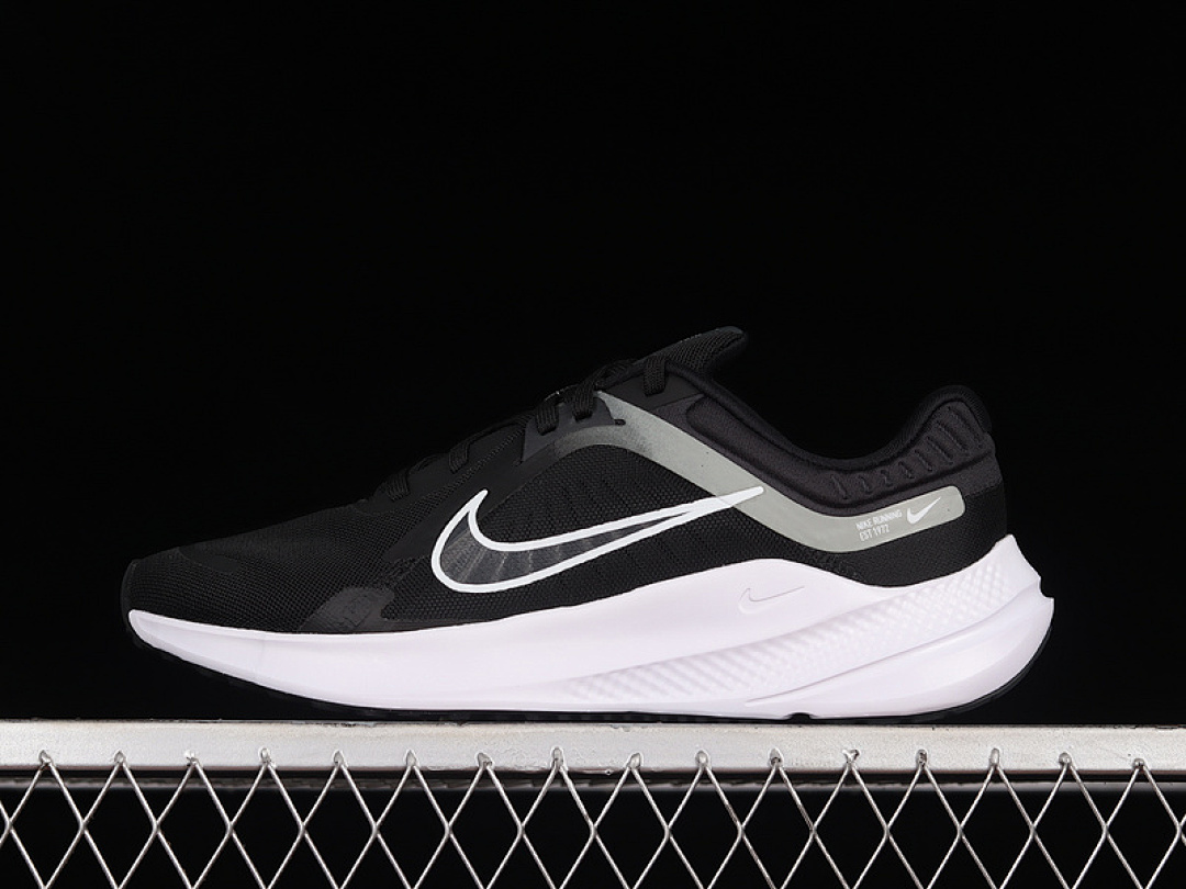 QUEST 5 BLACK/SMOKE GREY/DARK SMOKE GREY/WHITE · DD0204-001, photo 1