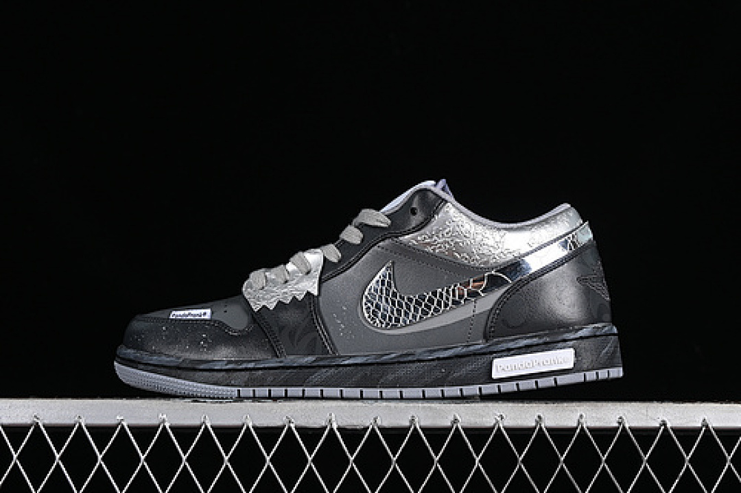 Jordan [553560-053]-[AIR JORDAN 1 LOW STEALTH/WHITE/SAIL/SILVER]-[WOMAN:35.5-39]-[MAN:40-47.5], photo 1